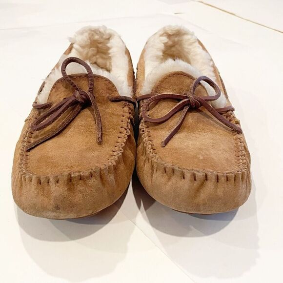 UGG Women's Dakota Slipper 5612 Chestnut size 36 Slip On Wool - Picture 2 of 7